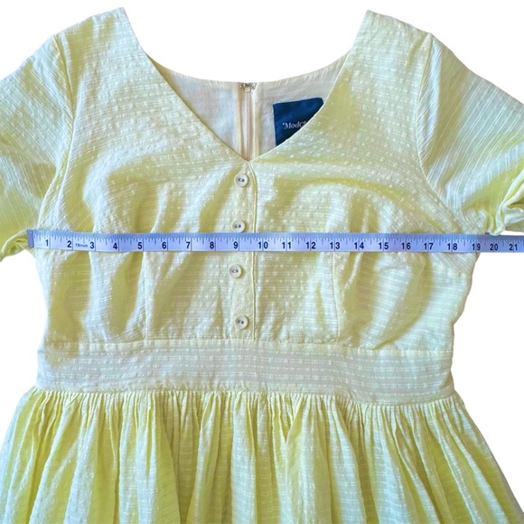 ModCloth Yellow Dress. Women’s size 16. Fit and Flare - Fully Lined. Like New!!! - Picture 4 of 12